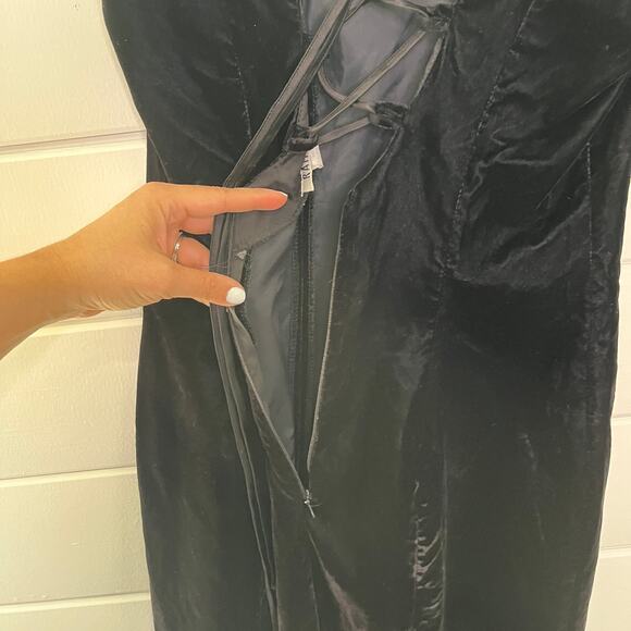 Vtg 90s Velvet Mini Bodycon Dress Sleeveless Lace Up Back Goth Dark Punk Short 5 - Picture 7 of 9